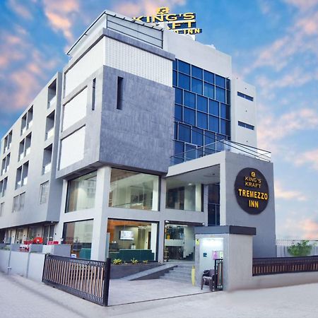 Kings Kraft Tremezzo Inn, Somnāth Exteriér fotografie